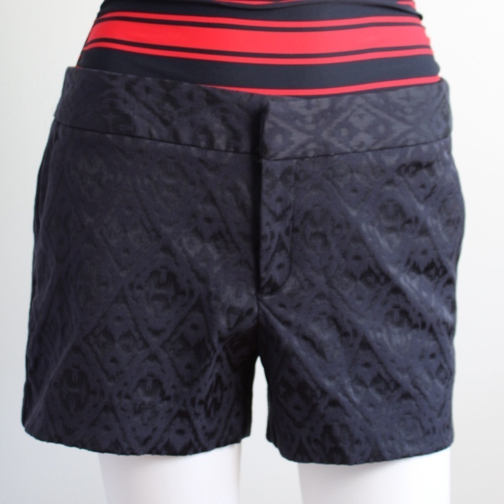 Banana Republic Dressy Women’s 3" Ikat Jacquard Mid-Rise Navy Blue Shorts 6